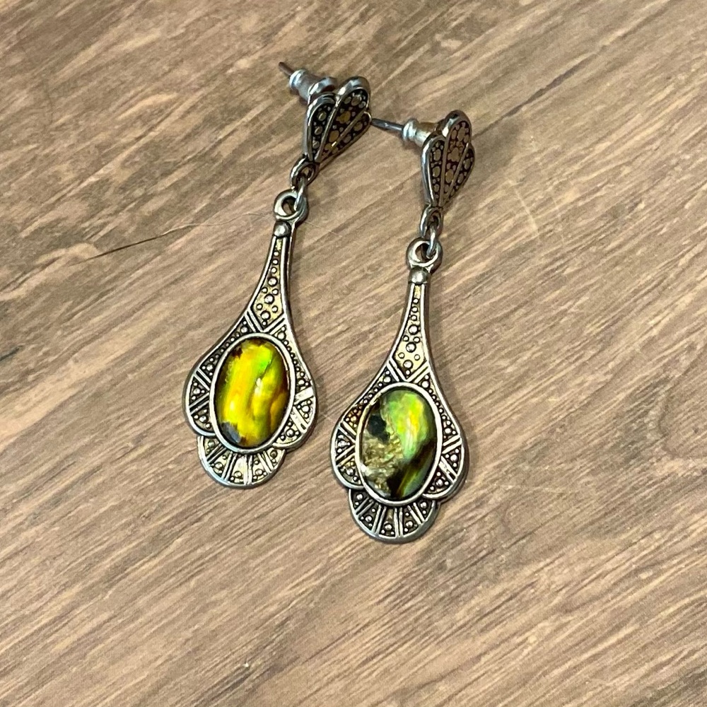 Vintage Revivalist Silver-tone Abalone Shell Etched Dangle Earrings - Picture 3 of 9
